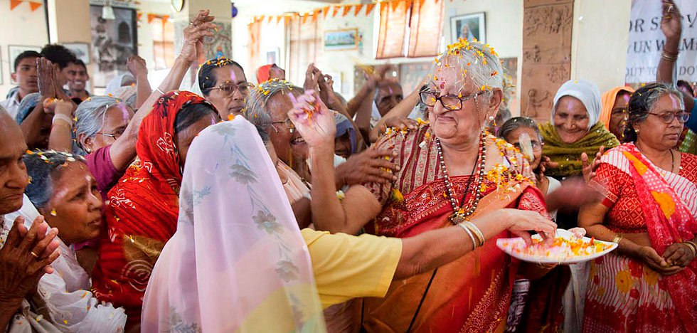 Ms Mohini Giri along with the inmates of Guild for Service